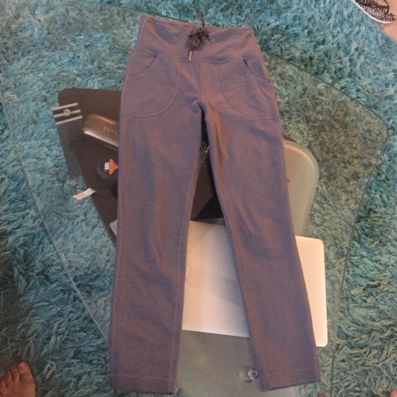 Lululemon crops - Picture 3 of 4